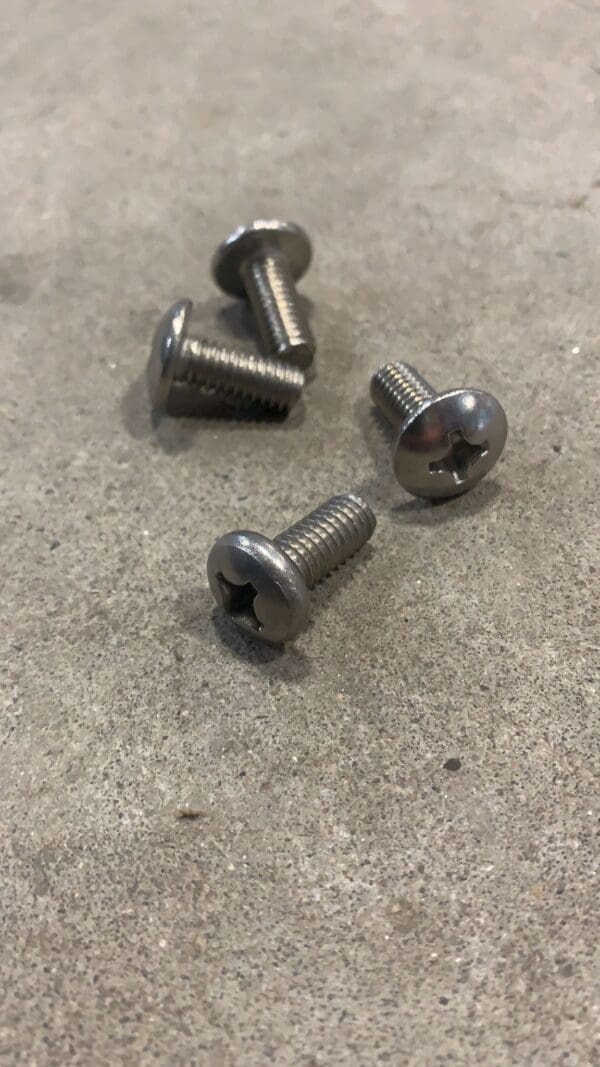 5/16-18 x 3/4" truss head bolt 18-8 ss